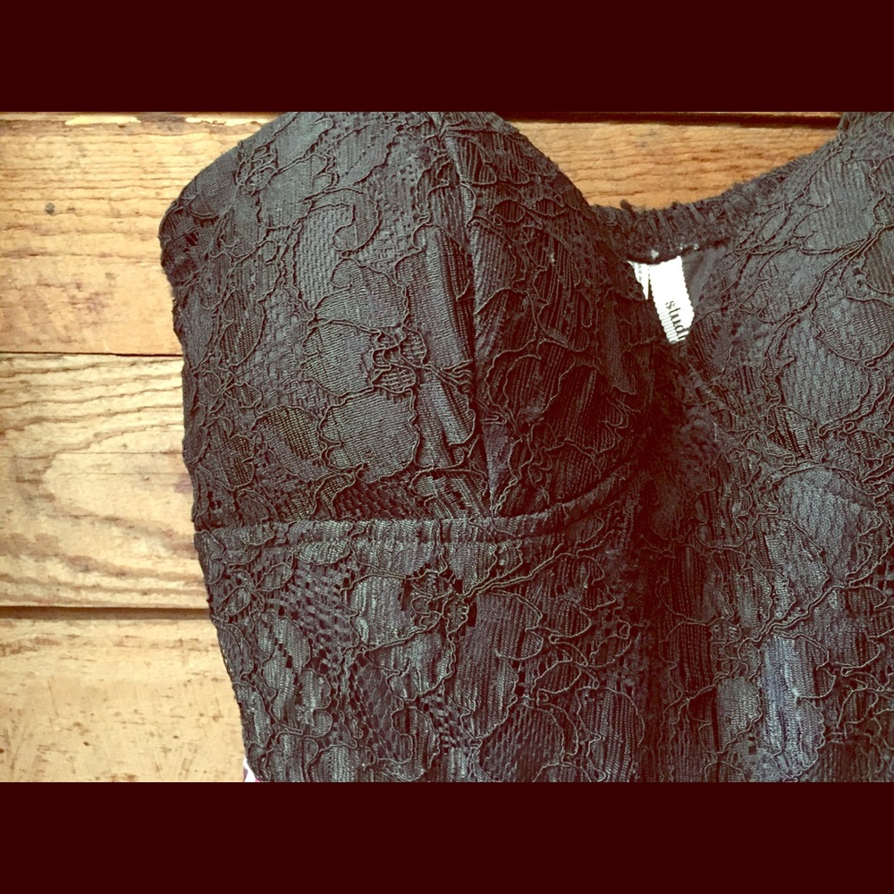 Cute floral and lace tank!